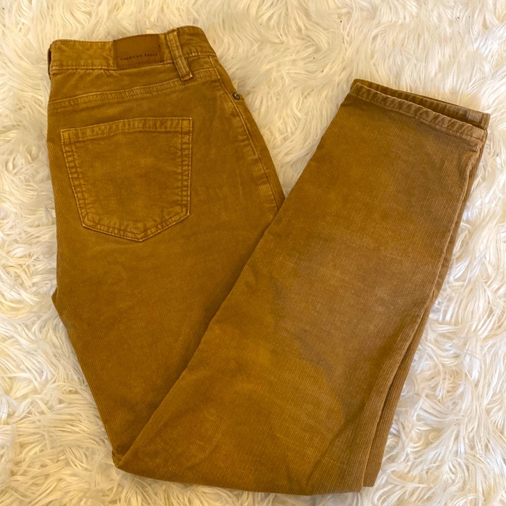 AE Brown Corduroy mom jean 🍂